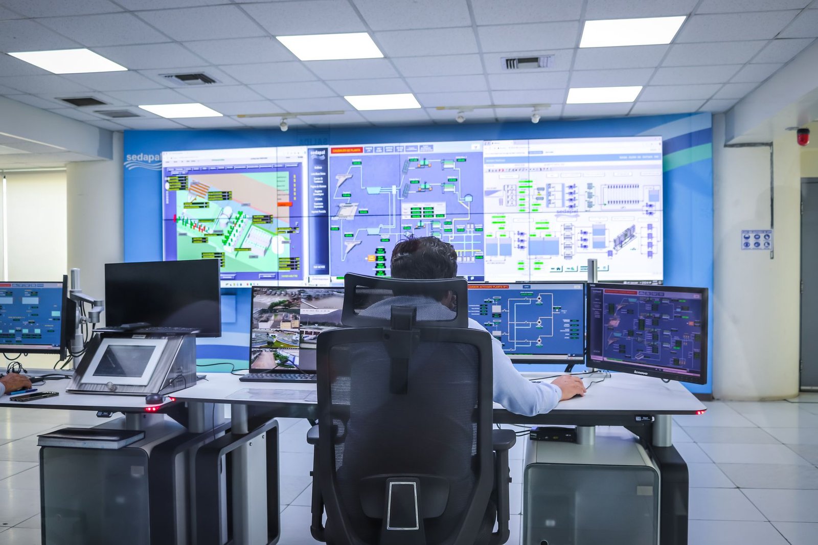 1. Apresentação do QRD Ferrox M5 - QRD Ferrox M5: Um controle multiplataforma