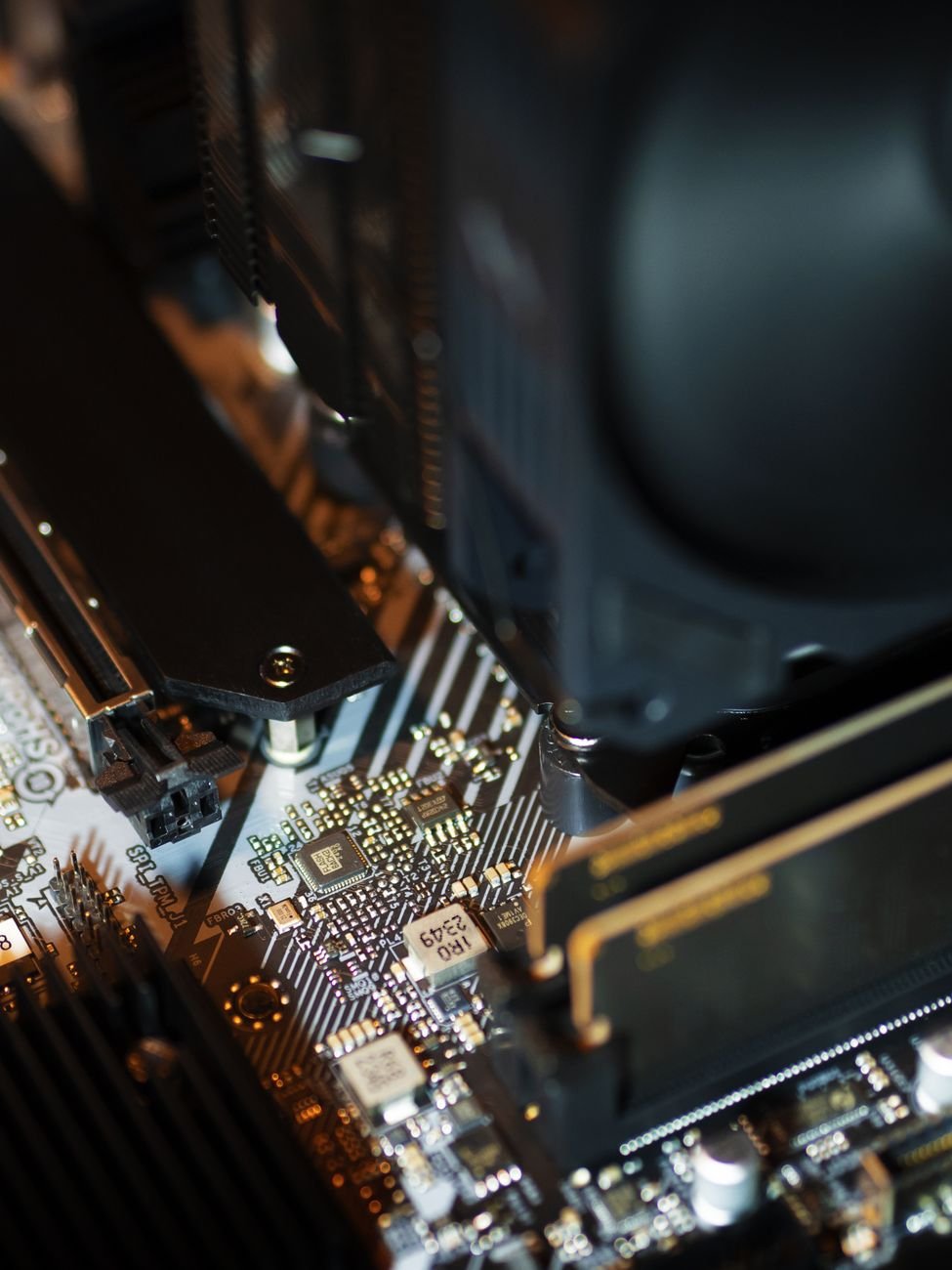 Melhores placas-mãe para processadores Intel - placas-mãe ideais para montar um PC gamer