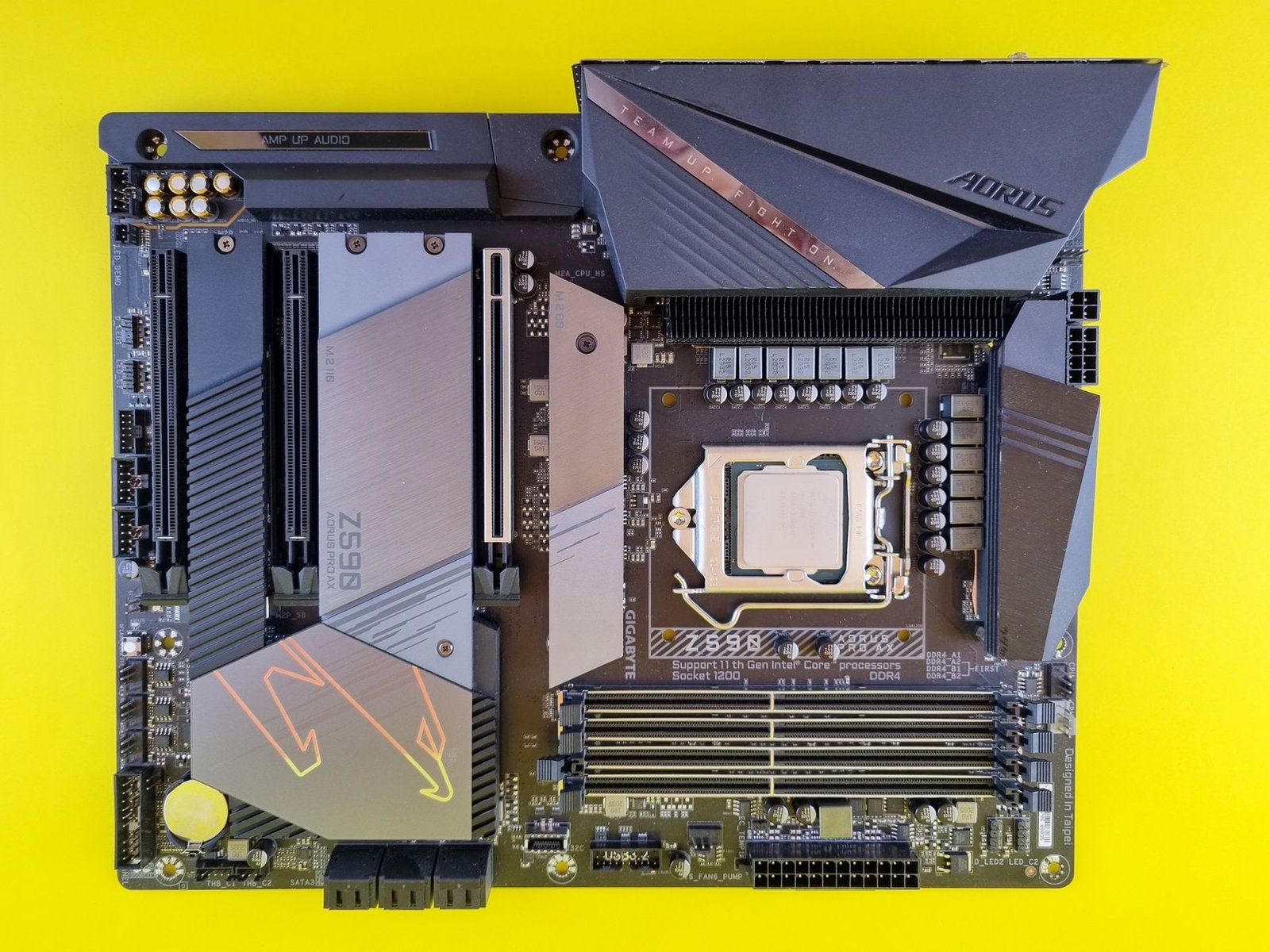 A importância da conectividade na escolha da placa-mãe - placas-mãe ideais para montar um PC gamer